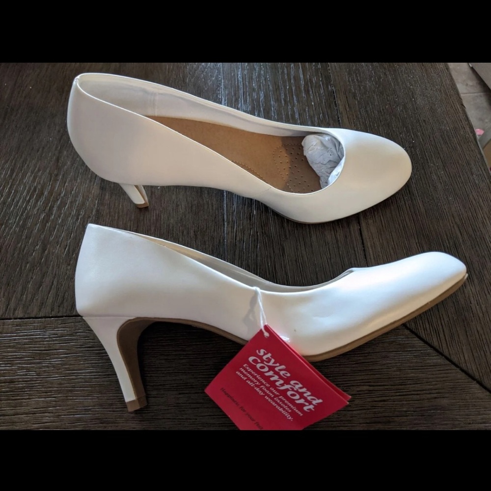 White kitten heels 7.5
